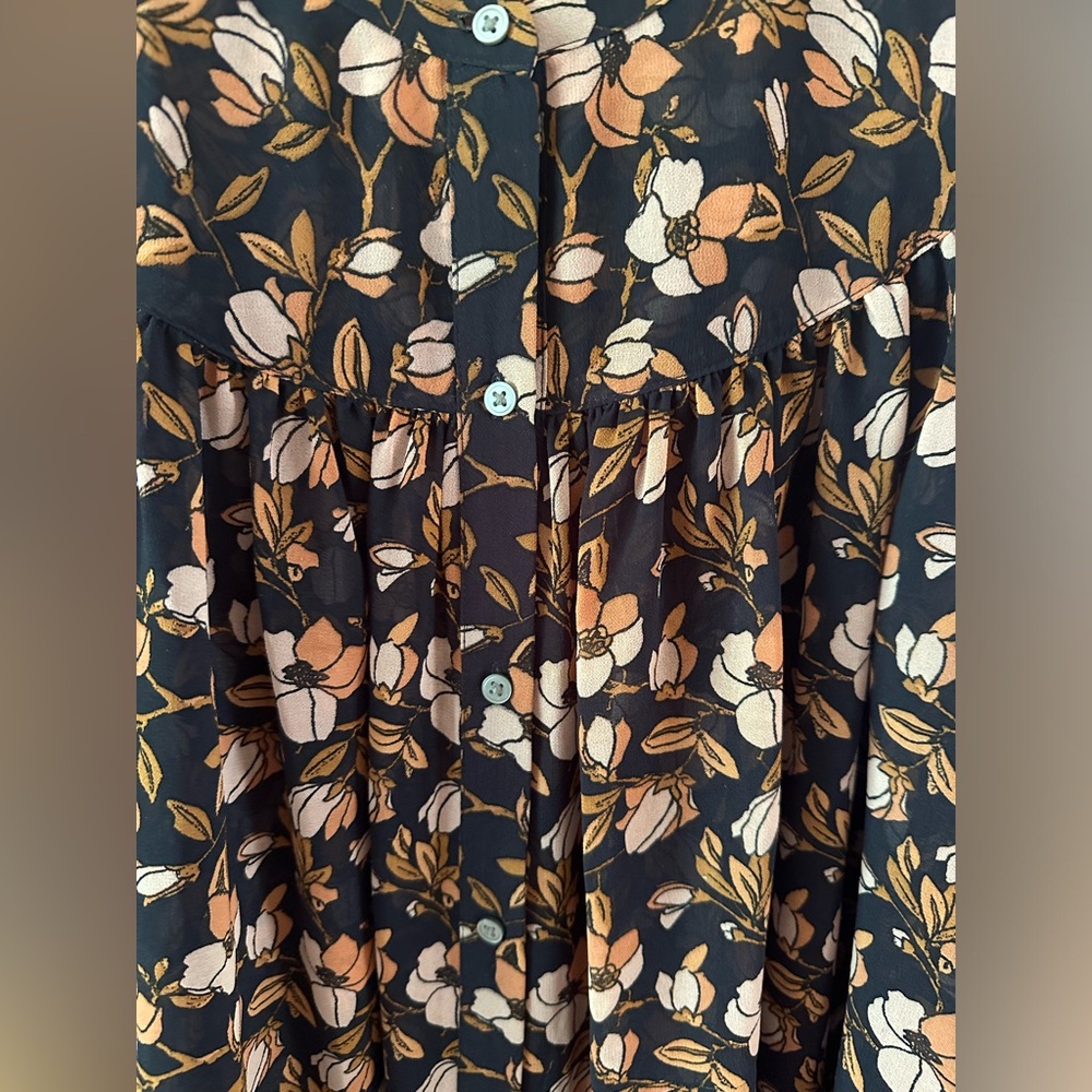 LOFT, size SMALL, semi sheer, flowing, bell sleeve, floral shirt.  NWOT. - Picture 3 of 6